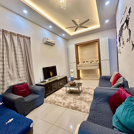 Comfort 36 Entire House At Alma Bukit Mertajam Luaran gambar