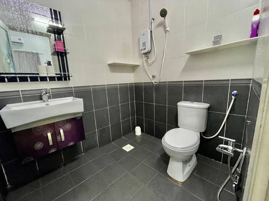 Comfort 36 Entire House At Alma Bukit Mertajam Luaran gambar
