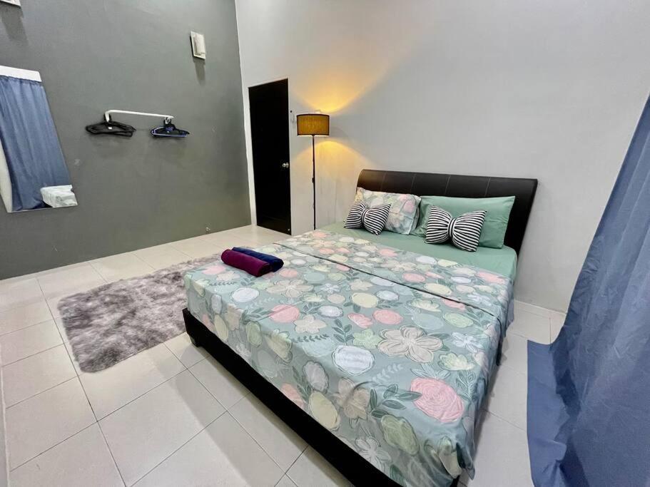 Comfort 36 Entire House At Alma Bukit Mertajam Luaran gambar