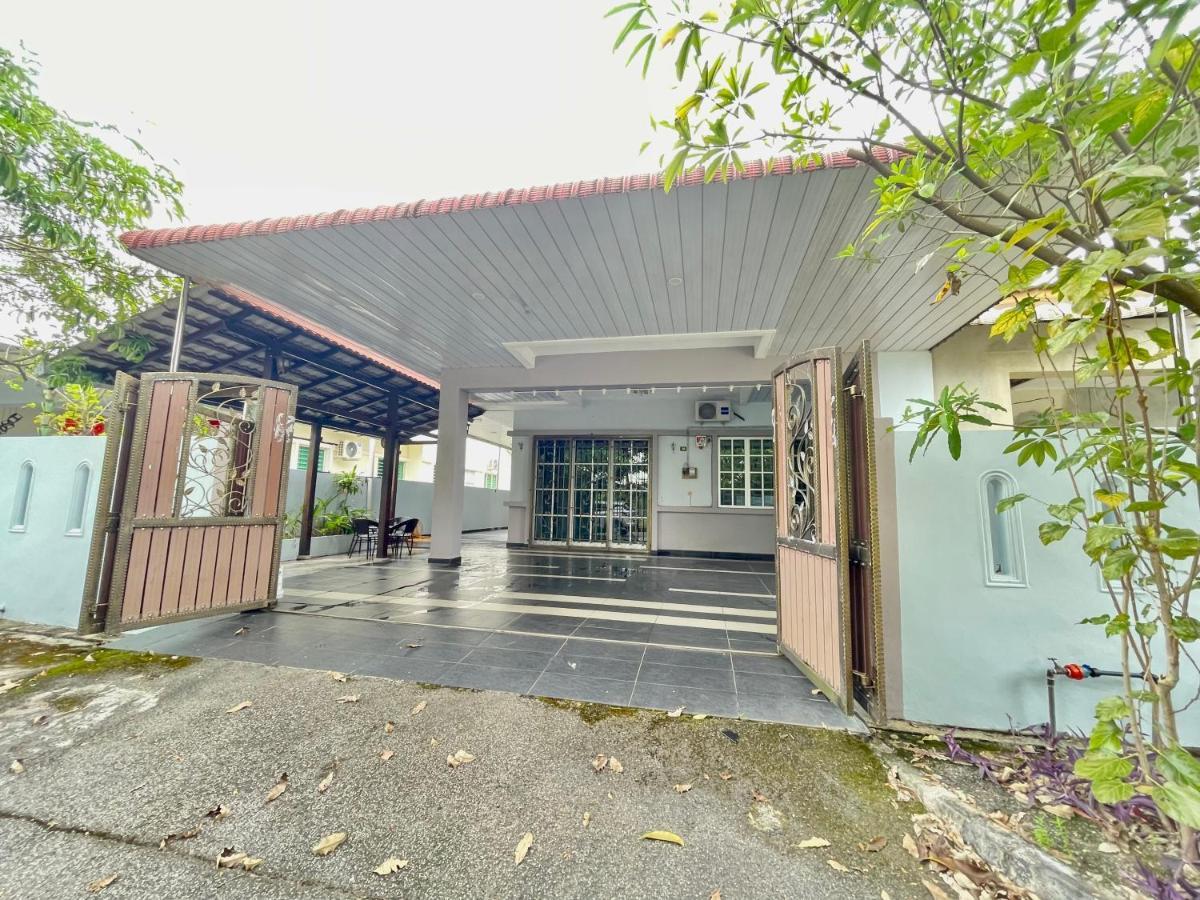 Comfort 36 Entire House At Alma Bukit Mertajam Luaran gambar