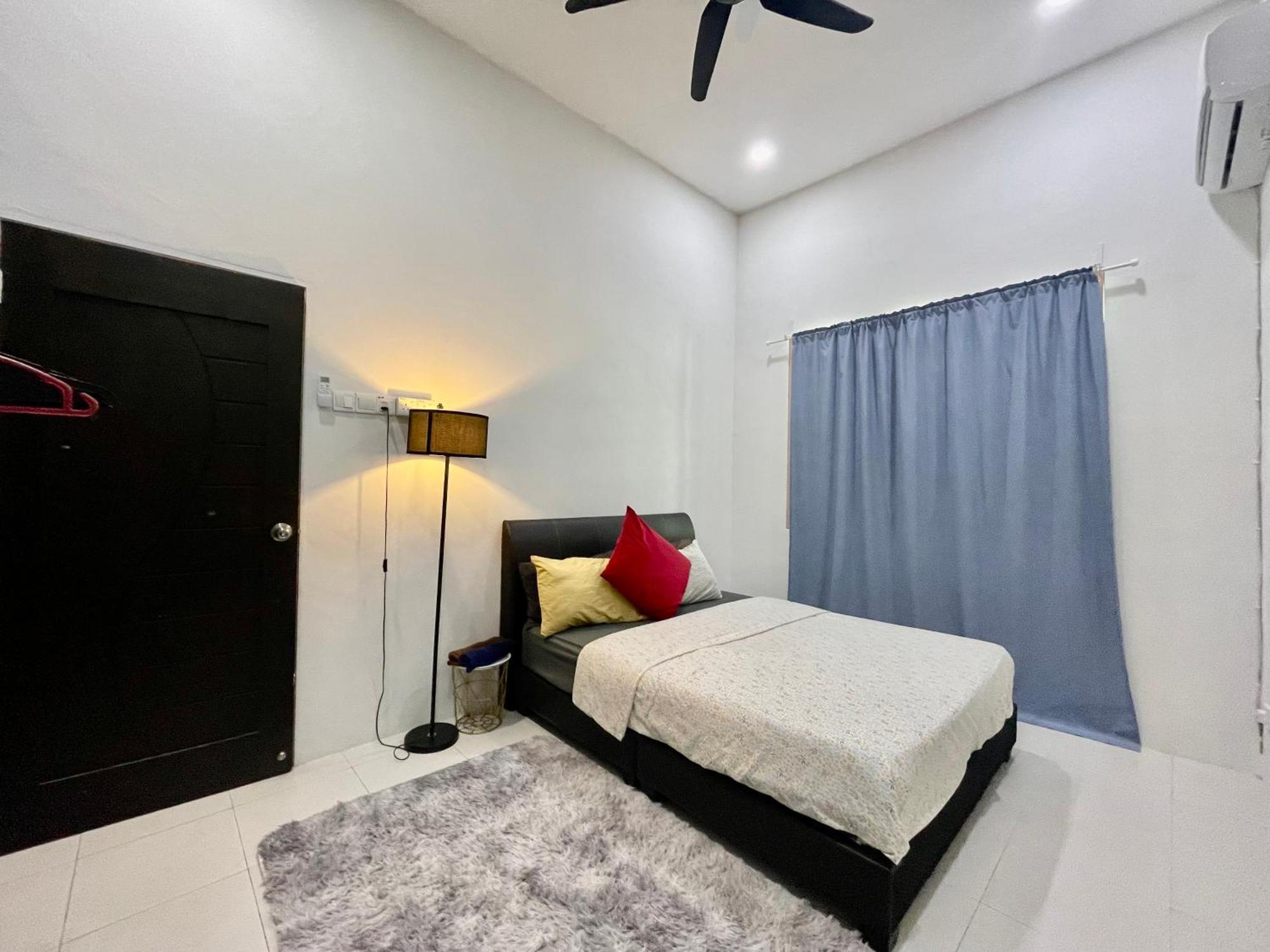 Comfort 36 Entire House At Alma Bukit Mertajam Luaran gambar
