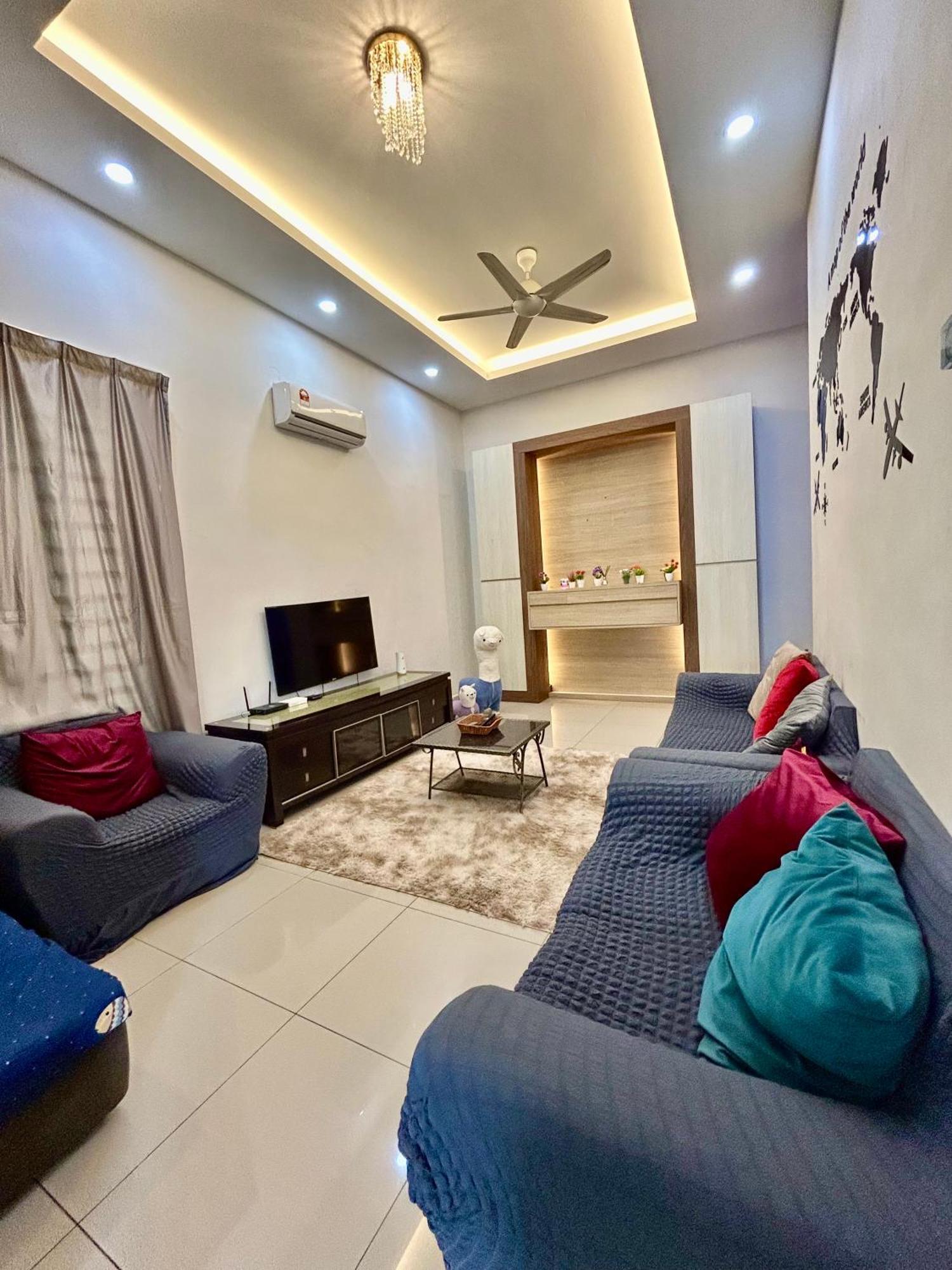 Comfort 36 Entire House At Alma Bukit Mertajam Luaran gambar